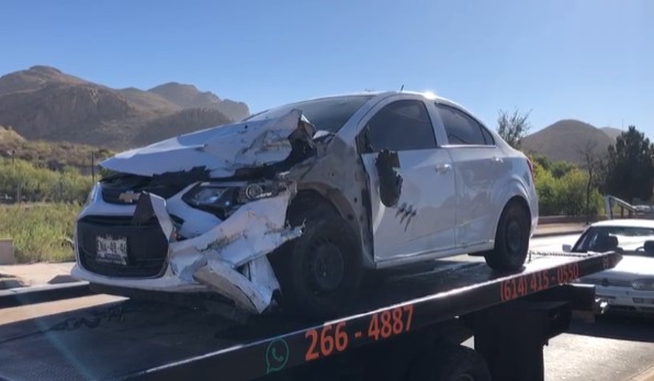 Choca contra auto con puesto de comida en la Sacramento