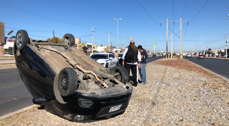 Choque causó volcadura en Las Industrias