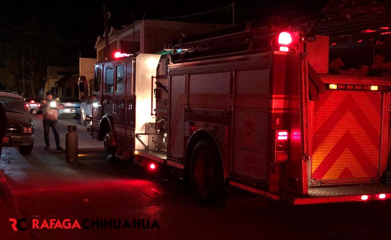 Flamazo en tanque de gas moviliza a bomberos en la Ignacio Rodríguez