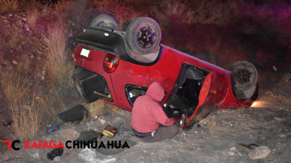 Volcó conductor ebrio en el Circuito Universitario