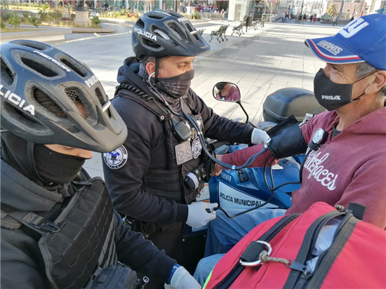 Equipan a policías betas con equipo médico en el Centro Histórico