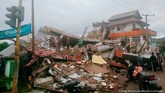 Terremoto sacude Indonesia: 3 muertos