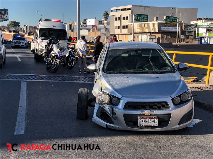 Pierde el control y choca en el Teófilo Borunda