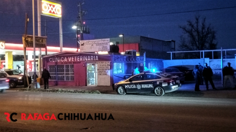 Asaltantes se llevan 700 pesos pero pierden auto