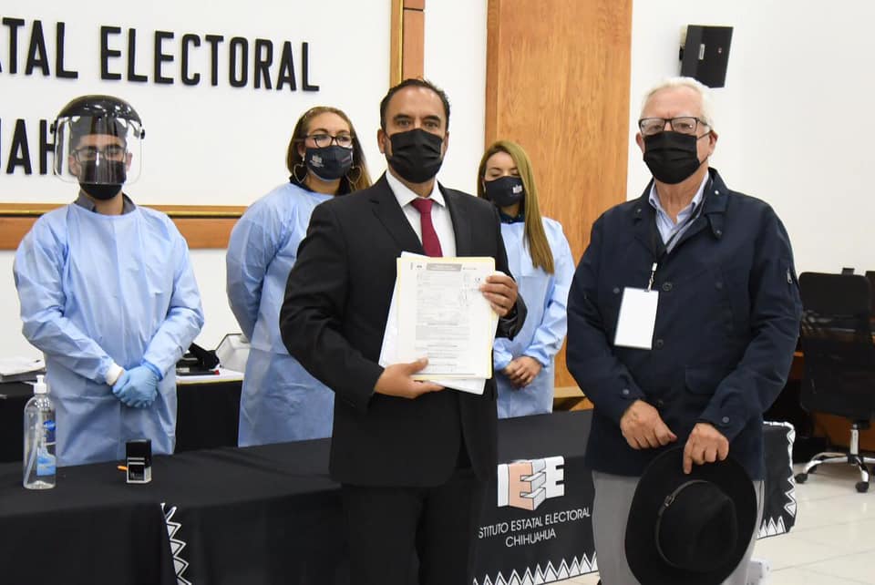 Se registra Juan Carlos Loera ante el IEE