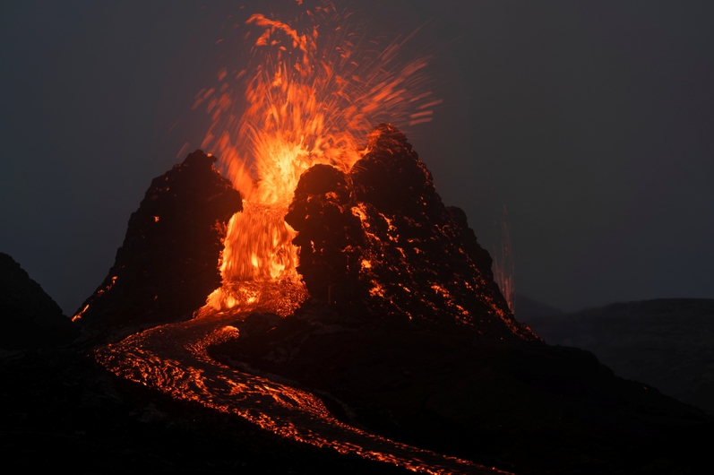 Impresionante erupción del volcán en Islandia