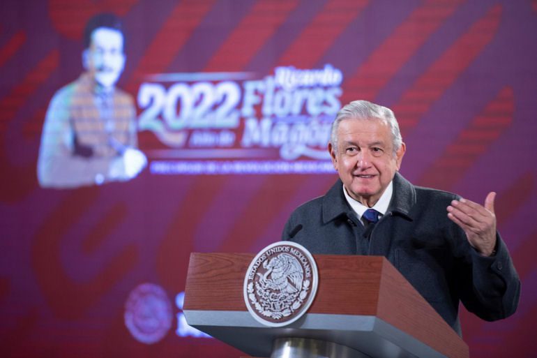 Pide AMLO vacunarse para reducir riesgo de contagio por Ómicron