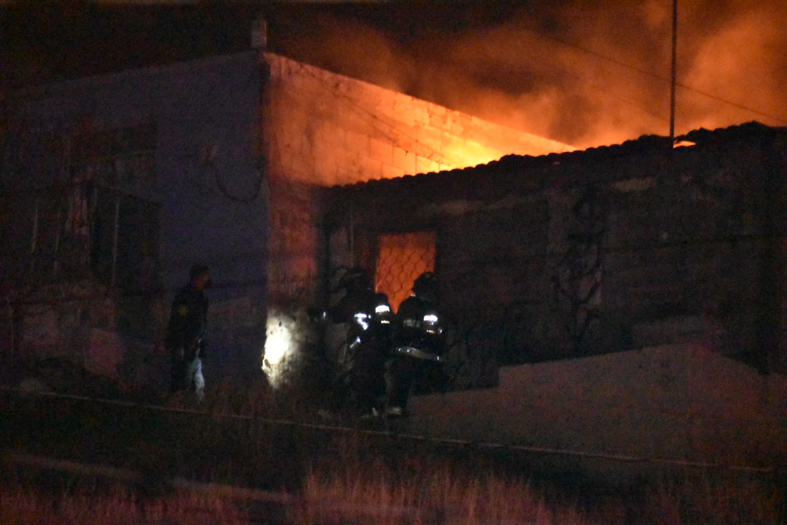 Incendio consume casa en la Lealtad II