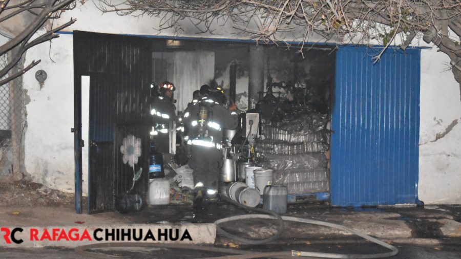 Incendio consume bodega de alimentos en la San Rafael