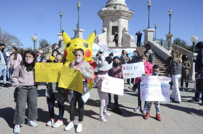 Piden ayuda a madres de colegios particulares para equipar escuelas públicas