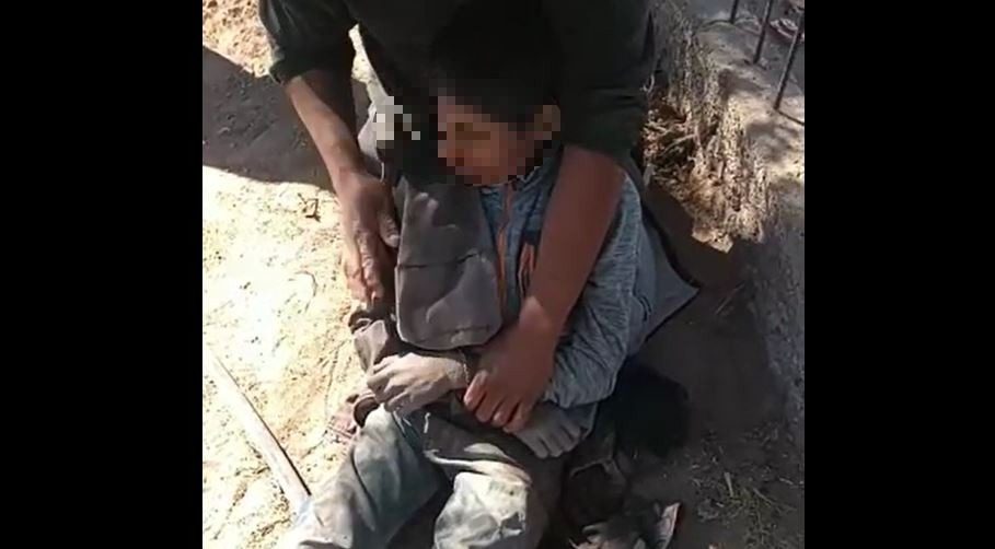 VIDEO: Amarra Comisario rural a niño indígena ebrio