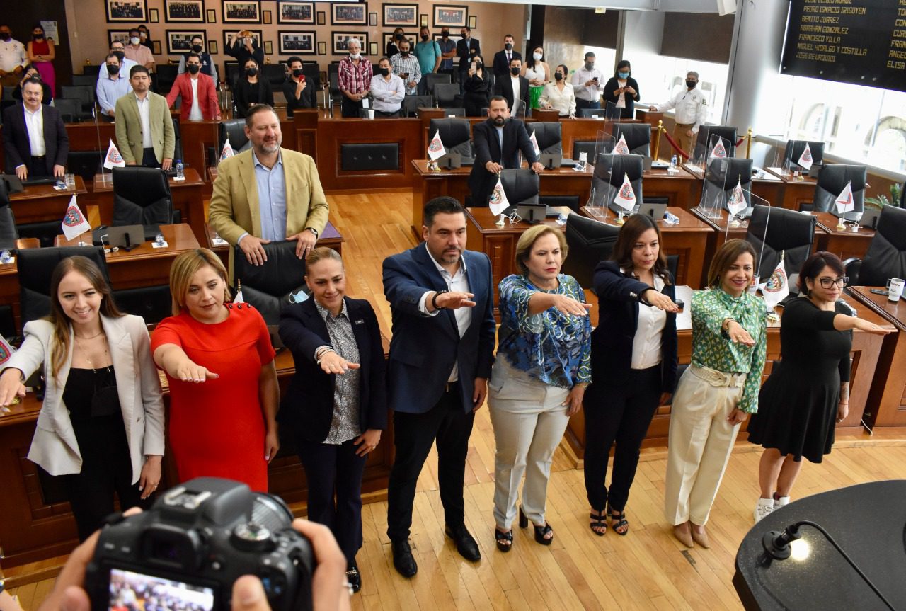 Rinde protesta la diputada Adriana Terrazas como presidenta del Congreso