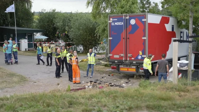 Holanda: 6 muertos al chocar camión contra una parrillada