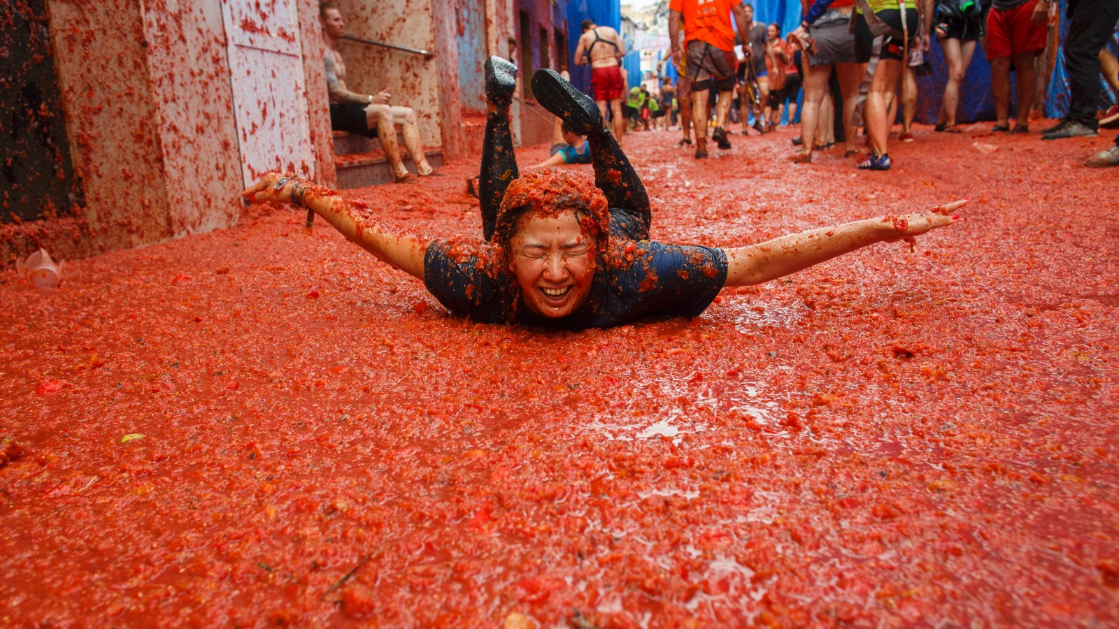 La “Tomatina” de España regresa tras pausa por la pandemia