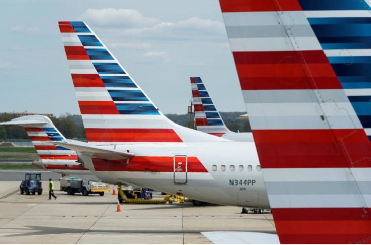 Avión aterriza de emergencia en EU tras registrar olor químico que venía de una maleta