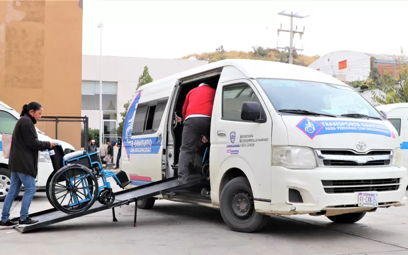 Entregan equipamiento a Unidades Básicas de Rehabilitación y sillas de ruedas estándar