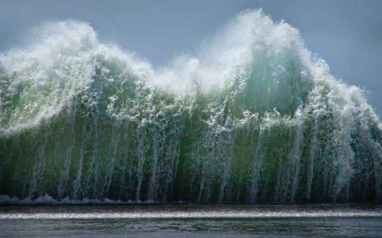 Más de 10 lugares en riesgo de tsunami por sismo de 7.3 grados en Tonga