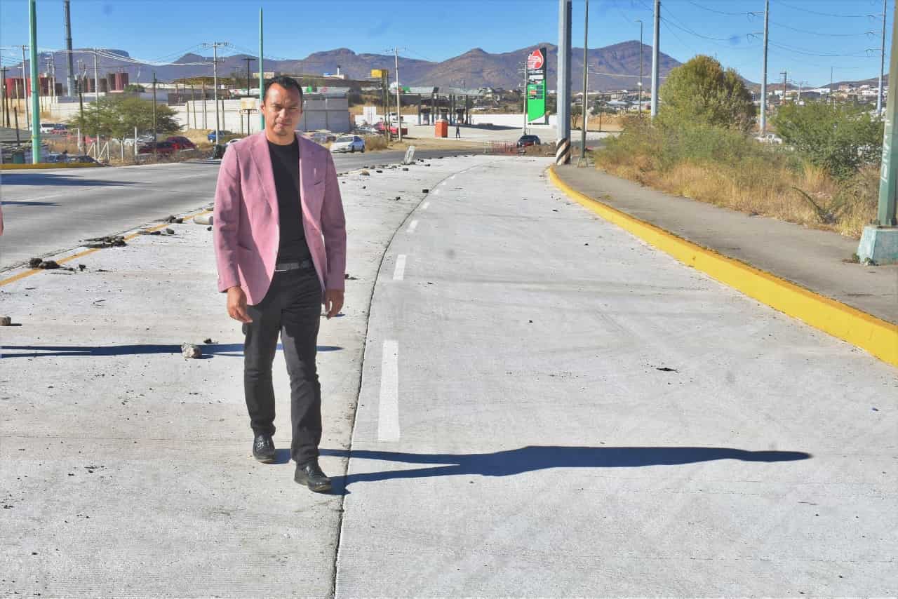 EN PARRAL PAVIMENTAN CON “LAS PATAS”. . . UN VIACRUCIS POR UNA BECA DEL BIENESTAR. . . GABRIEL GARCÍA EL DIPUTADO PELEONERO. . .