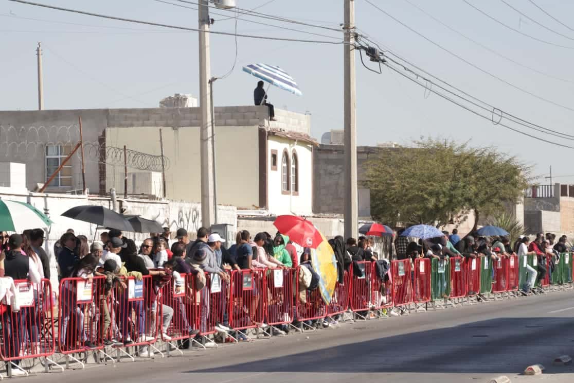 Asisten más de 80 mil juarenses al Primer Gran Desfile Conmemorativo de Ciudad Juárez