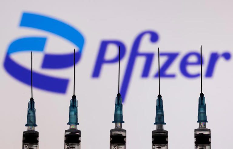 EEUU dice vacuna COVID de Pfizer podría estar vinculada a accidentes cerebrovasculares en ancianos