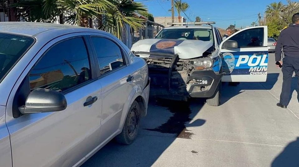 Otra vez, patrulla choca por no hacer alto