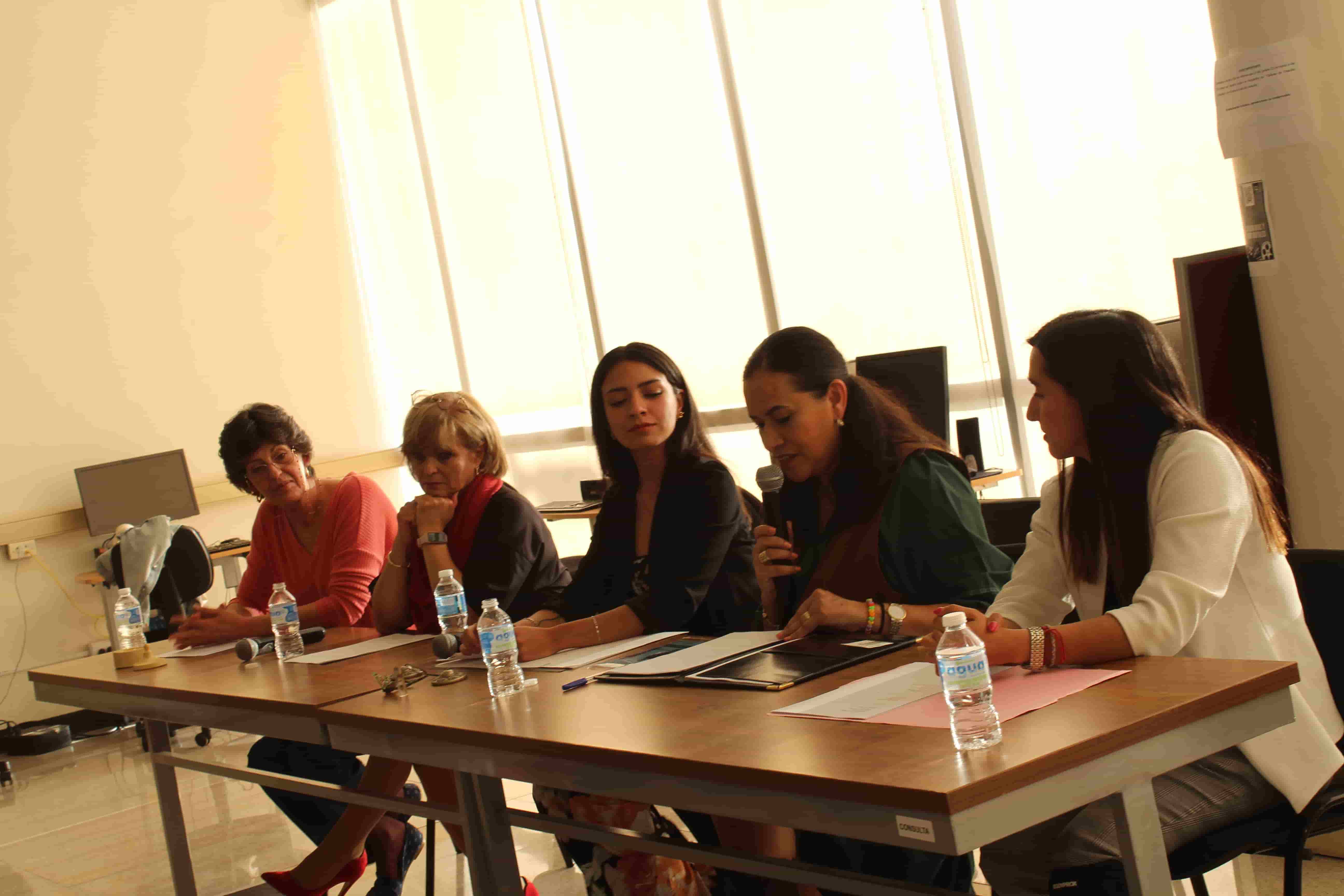 Conmemoran el Día Mundial de la Poesía con encuentro de talleres