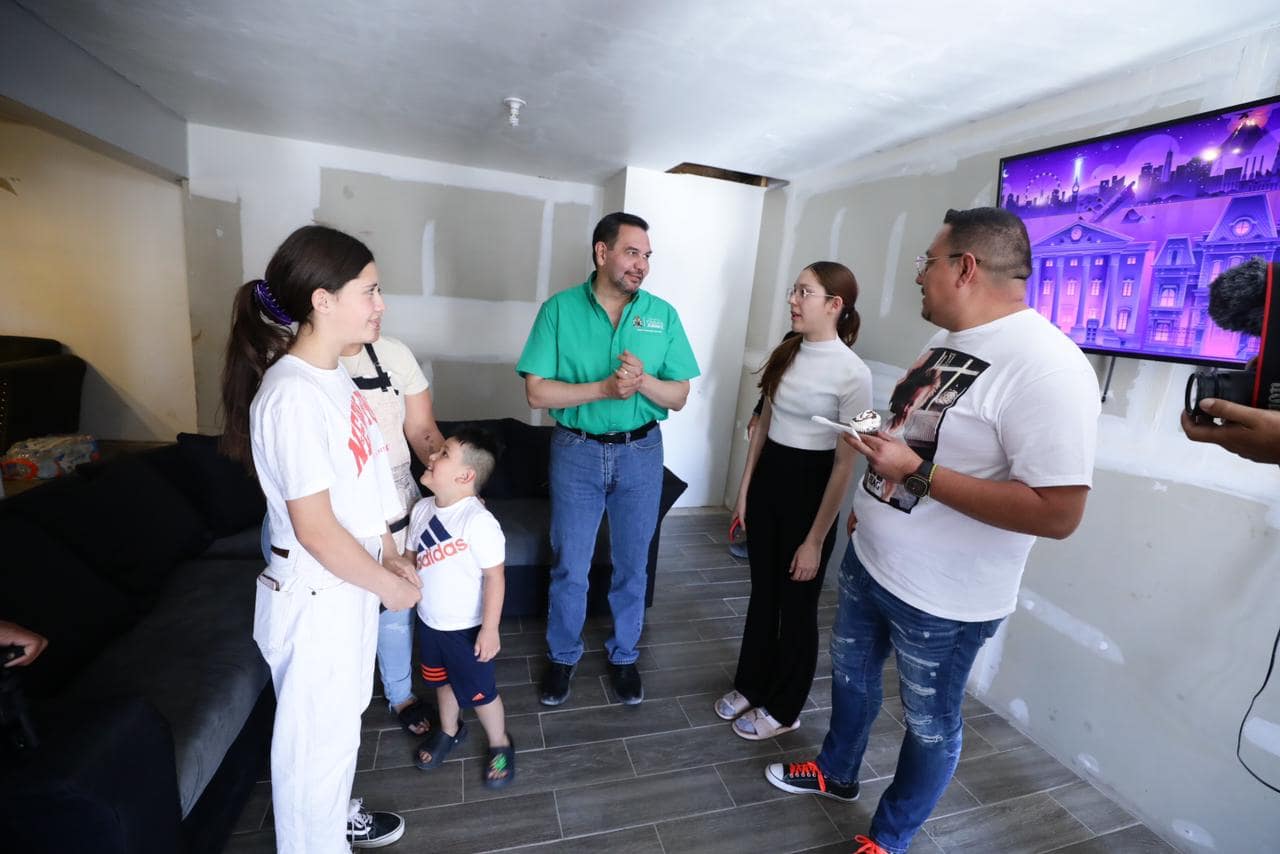 Visita Cruz Pérez Cuellar a una de las beneficiarias del proyecto “Mujeres Emprendedoras Madres de Familia y Jefas del Hogar”