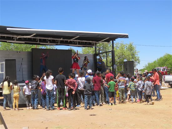 Festejan a niñas y niños de zona rural