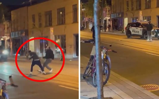 Hombre golpea a otro con una serpiente durante una pelea callejera