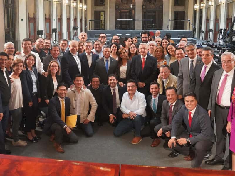 Gabinete y gobernadores morenistas se reúnen con AMLO en Palacio Nacional