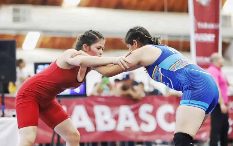 Lluvia Ruiz consigue bronce en Luchas Asociadas