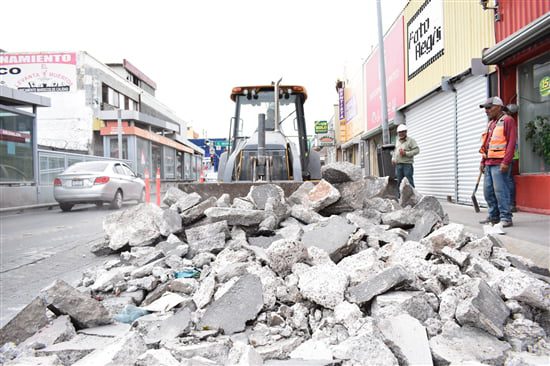 Avanzan trabajos de rehabilitación en pavimento de concreto de la avenida Ocampo