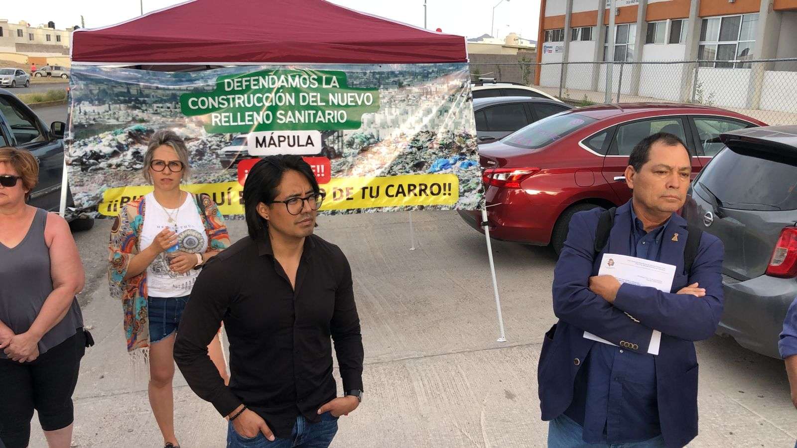 MORENISTAS EN PERSONA CON LOS VECINOS. . . RESPONDE MUNICIPIO LOS AMPAROS DEL RELLENO SANITARIO. . . LE INVENTAN PUESTO EN LA MARUACH A ESPOSA DE EX RECTOR. . .