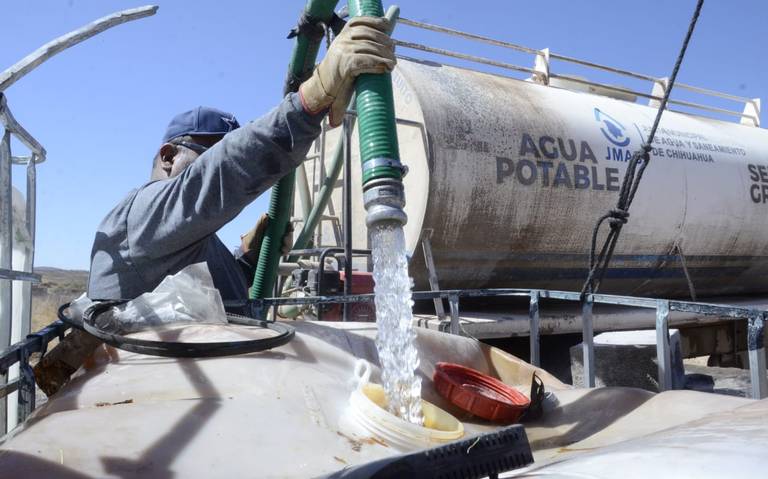 Con este calor y sin agua, ordena Marco Bonilla dejar sin agua a vecinos de Cumbres de Sacramento por no ser afines al PAN