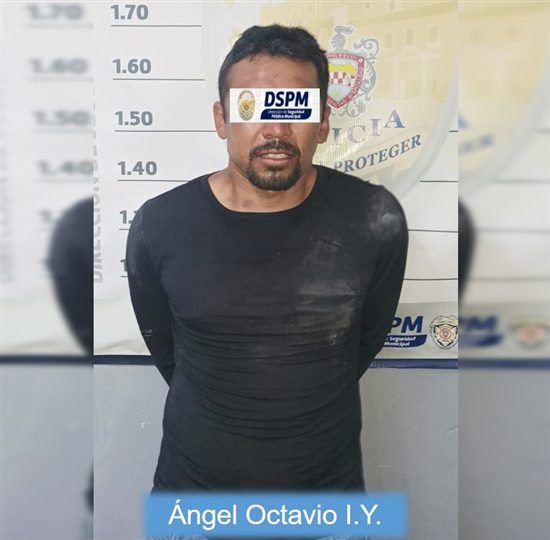 Tras asalto en OXXO, mujeres policías sorprenden y detienen a probable delincuente