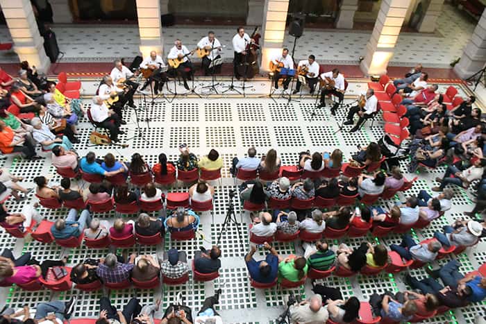 Exitoso concierto de la Rondalla Universitaria de Chihuahua