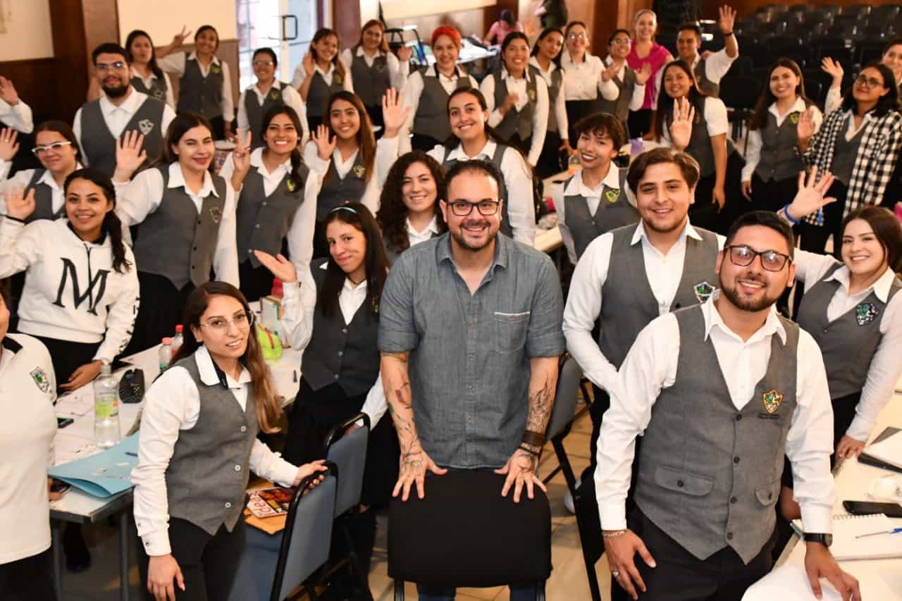 Capacitan a maestros en formación en atención a la salud mental y psicología comunitaria