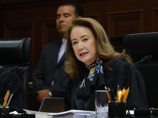 Juez resuelve a favor de Yasmín Esquivel; sí es autora de su tesis de licenciatura