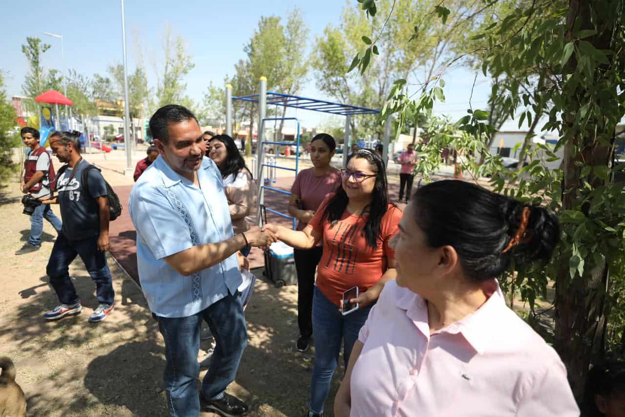 Entrega Cruz Pérez Cuellar las obras de rehabilitación del parque Las Torres I