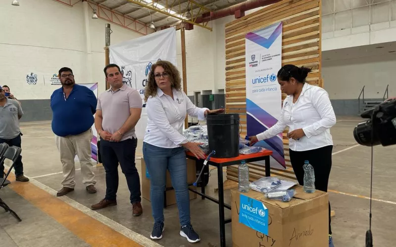 Entregan filtros para purificar agua a familias de El Sauz