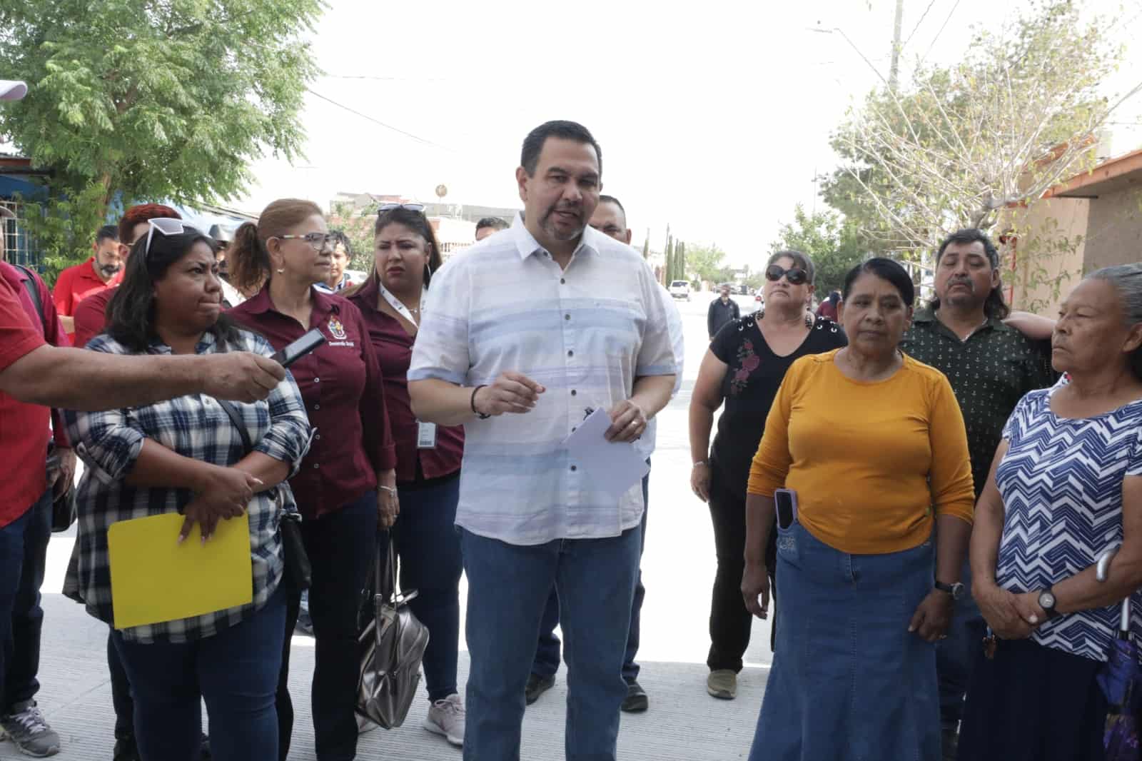 En colaboración del Municipio de Juárez y vecinos entrega SUMA calle Armando González Soto