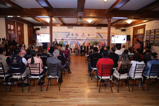 Realizan conferencia Desarrollo Sostenible y Resiliencia Climática