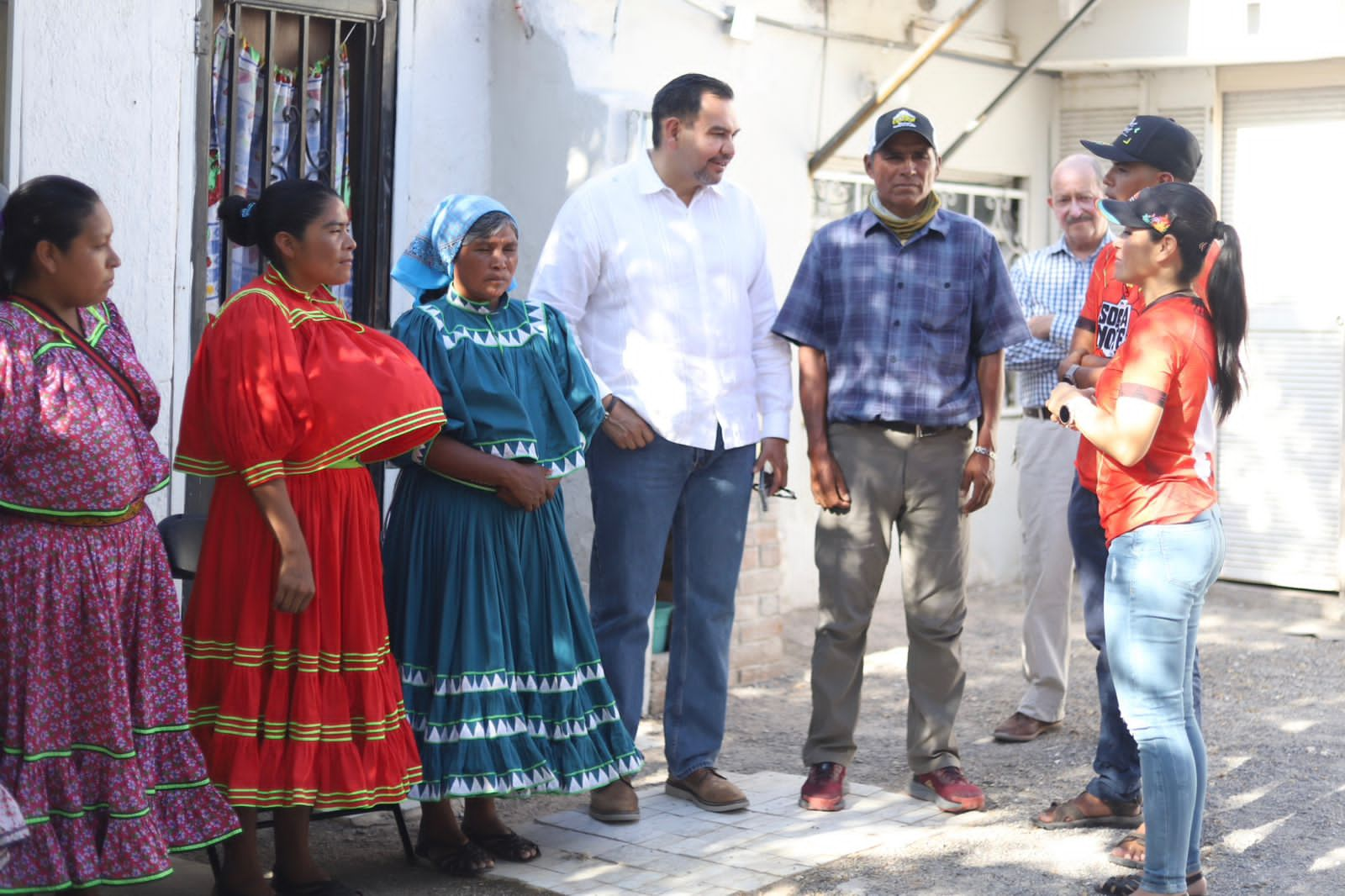 Alcalde Cruz Pérez Cuéllar recibe con entusiasmo a la corredora rarámuri Lorena Ramírez Hernández en Ciudad Juárez