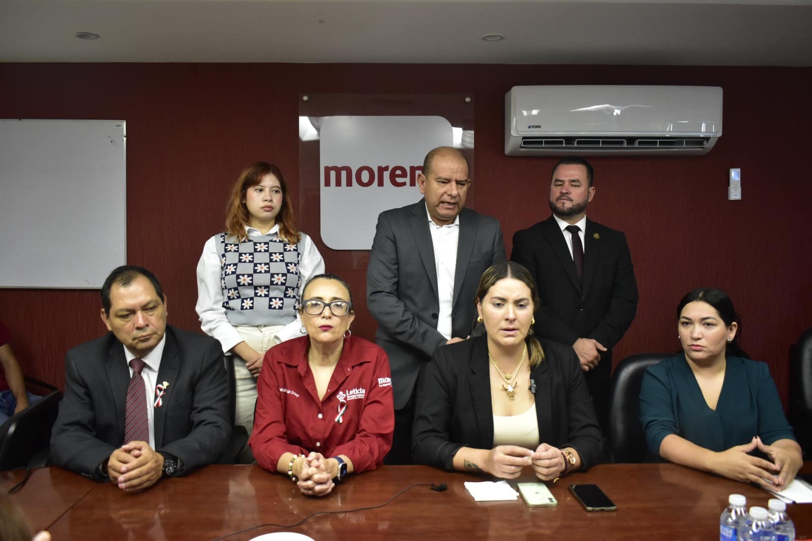 AGRESIÓN A DIPUTADA MORENISTA. . . BUSCAN COMBATIR EL ACOSO Y LA VIOLENCIA DE GÉNERO EN EL DEPORTE CHIHUAHUENSE. . . CUADERNILLOS DE GOBIERNO DEL ESTADO SON UNA ESTUPIDEZ. . .