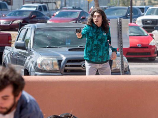 Joven realiza tiroteo durante protesta contra estatua de conquistador español; hay un herido