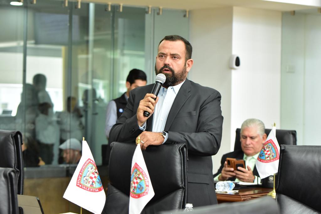 DEBATE EN EL CONGRESO VS LOS MIGRANTES. . . IMPIDEN EN EL CONGRESO COMPARECENCIA DE SECRETARIA DE EDUCACIÓN. . . A SHEINBAUM NO HAY QUIEN LA PARE. . .