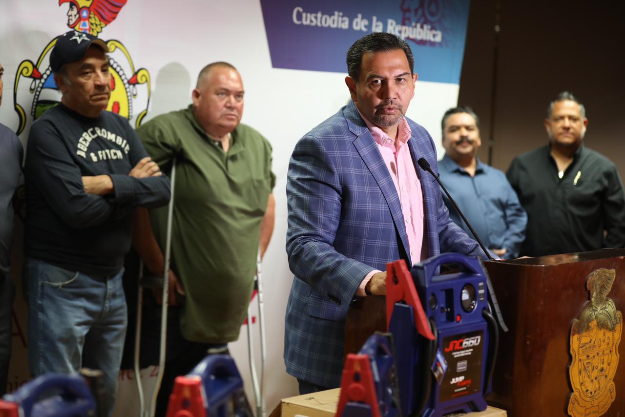 Recibe Municipio de Juárez donación de aparatos para atender a guiadores que requieren auxilio vial