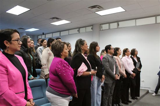 Cierran actividades por Octubre Rosa con feria de salud en la UPCH