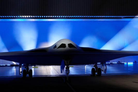 El nuevo bombardero nuclear de EEUU, el B-21 Raider, realiza su primer vuelo de prueba