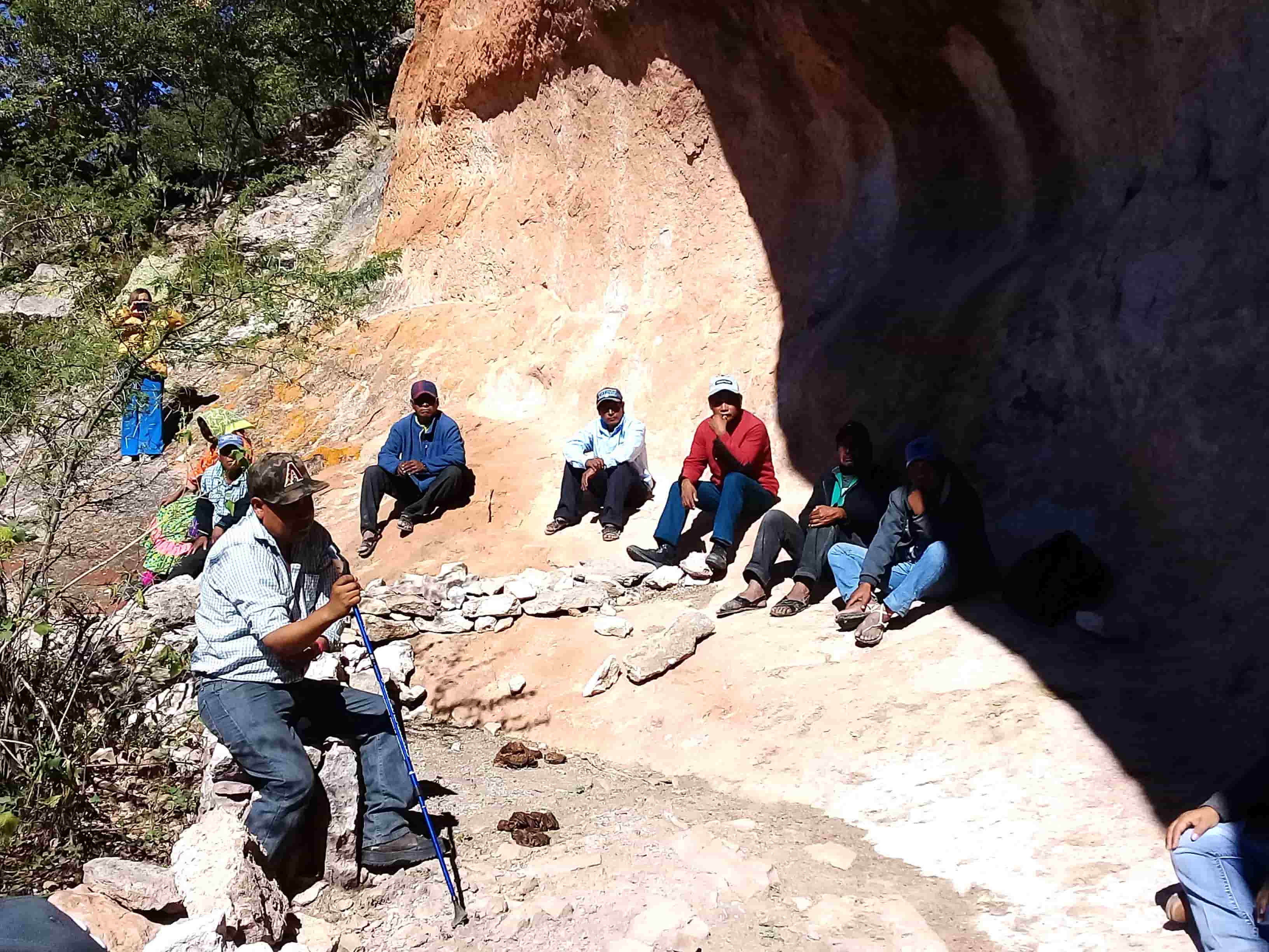 Capacitan a miembros de la comunidad rarámuri como Anfitriones Turísticos en el Parque de Aventura